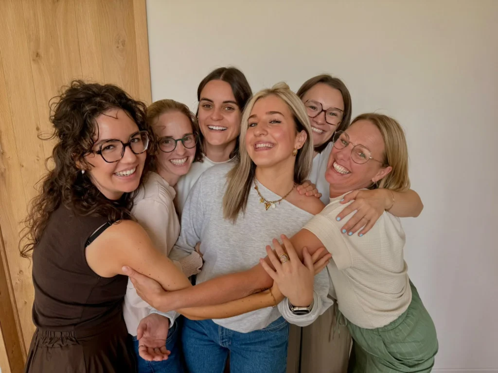 Het team van Praktijk het Centrum samen in de praktijk